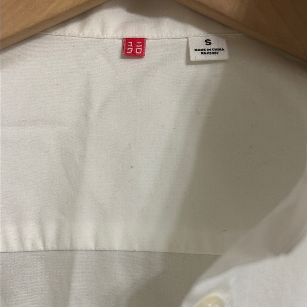 Uniqlo White Women's Button-Front Blouse - Picture 2 of 6